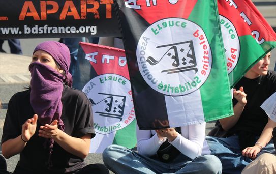 Filistin Destekçileri Fransa'da Yolu Kapatıyor