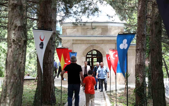 İnegöl Fatihi Turgut Alp kabri başında anıldı
