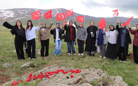 Oltulu Öğrencilerden Sarıkamış Şehitlerine Anma Yürüyüşü