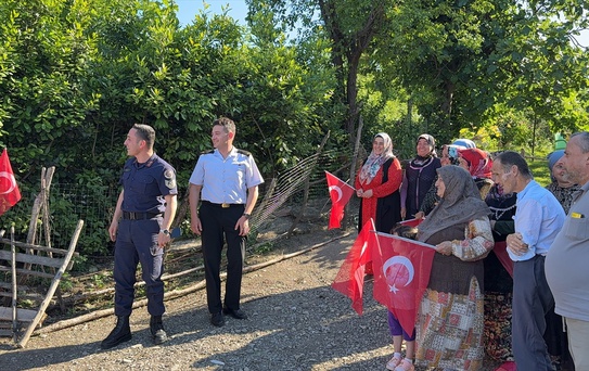 Alaçam'dan Jandarmaya Sürpriz Kutlama
