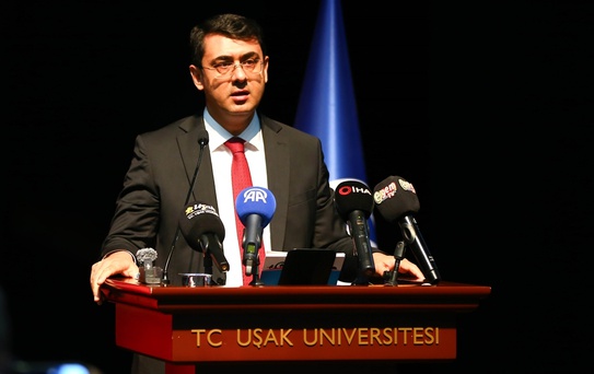 Uşak Üniversitesi'nde 2025-2026 Mezuniyet Coşkusu