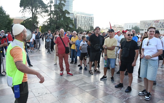Tiran'da Trump'a bağlı turizm projesi protestosu 17 gündür sürüyor