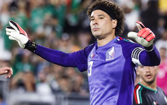 Bir devir sona erdi! Ochoa, Dünya Kupası'nın sona ermesiyle futbolu bırakıyor