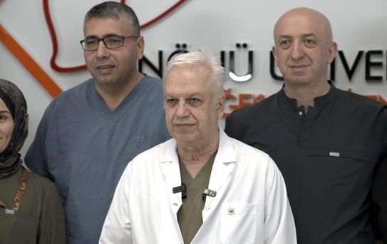 Dünyanın İlk 8'li Çapraz Karaciğer Nakli Başarıyla Tamamlandı