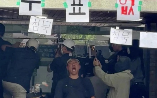 Güney Kore'de oy pusulası yetersizliği protestoları 11. günde