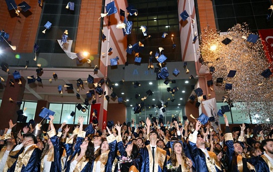MCBÜ'de İki Fakülte Mezuniyet Coşkusu