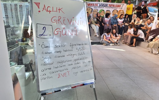 Özgür Özel'den Açlık Grevindeki Öğretmenlere Destek