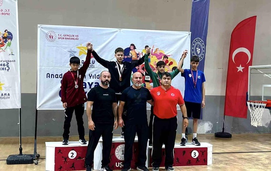 Yunusemreli güreşçilerden Uşak'tan 3 madalya