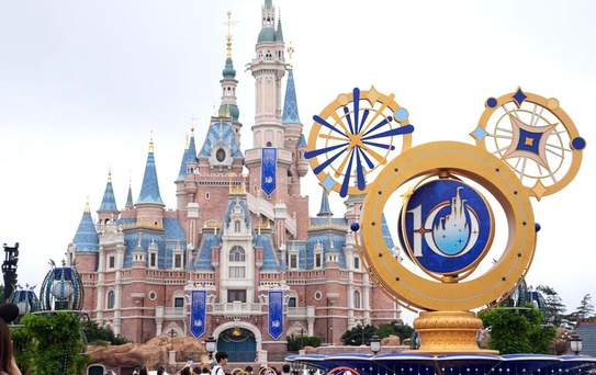 Shanghai Disneyland 10 Yaşında