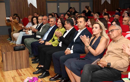 Ankara'da 'Bir Tel Yeter' konseri gönülleri buluşturdu