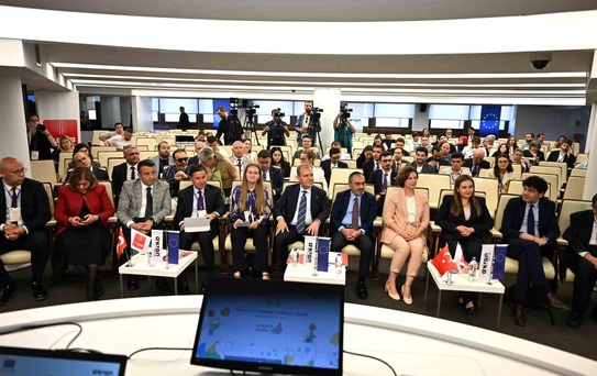 Başkan Seçer: 'Çağdaş belediyecilik anlayışının en önemli aktörlerinden biri gençlerdir'