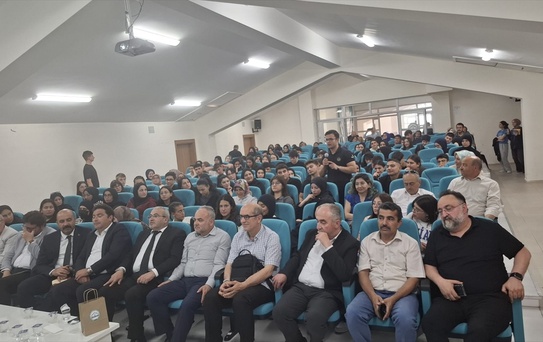 Taha Kılınç'tan Öğrencilere Doğu Türkistan Söyleşisi