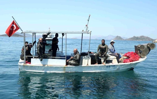 Deniz dibi temizliği Turgutreis'te yapıldı