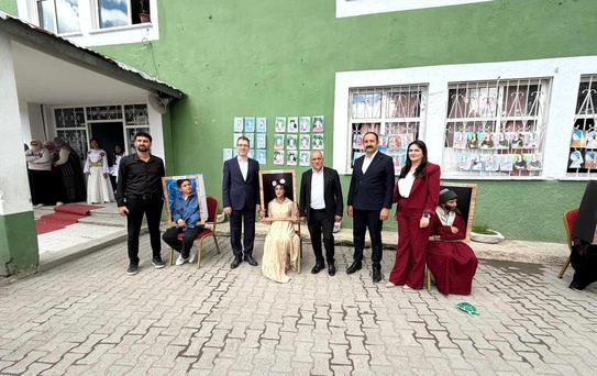 Diyadin'de Öğrencilerin Sanat Sergisi