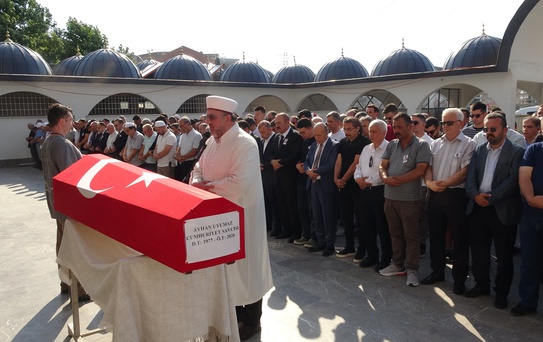 Savcı Ayhan Uyumaz gözyaşlarıyla son yolculuğuna uğurlandı