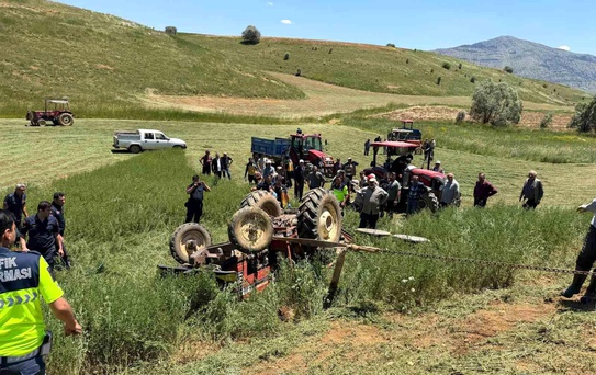 Tufanbeyli'de Traktör Devrildi: 1 Ölü