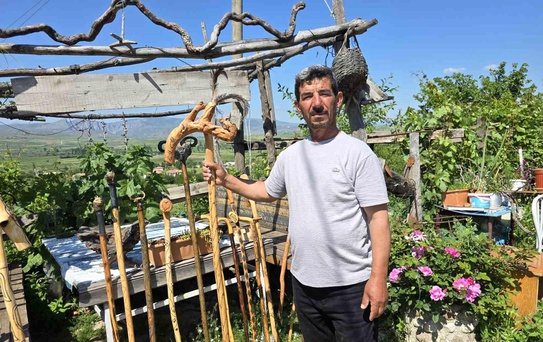 Ahşap oymacılığı sayesinde sigara ve kahvehane alışkanlığından kurtuldu