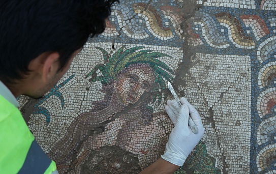 Aspendos'ta Nehir Tanrısı Mozaiği Bulundu