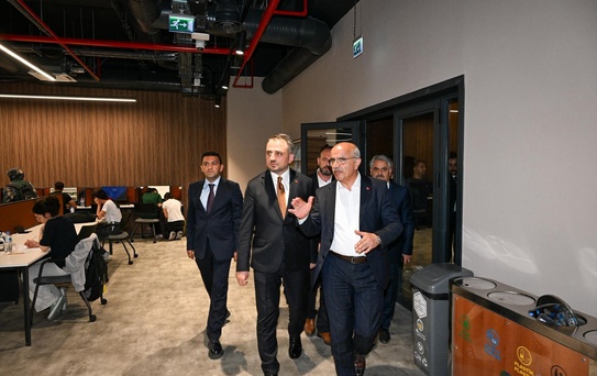 Eminoğlu Malatya Kütüphanesini Ziyaret Etti