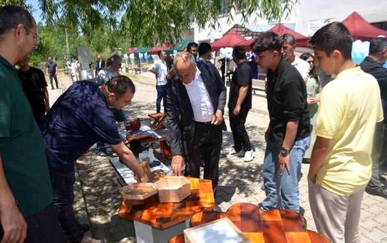 Muş'ta Yıl Sonu Sergisi Düzenlendi