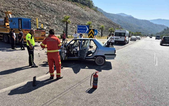 Göcek Tüneli çıkışında sıkışmalı trafik kazası