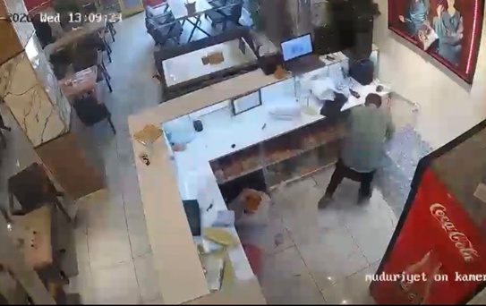 Hakkari'de iş yerinde yaşanan patlama anı kamerada