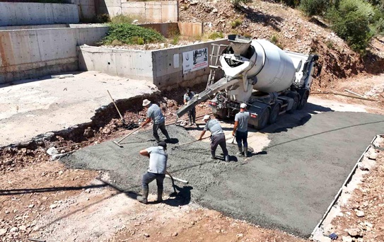 Marmaris'te yol yapım ve bakım çalışmaları sürüyor