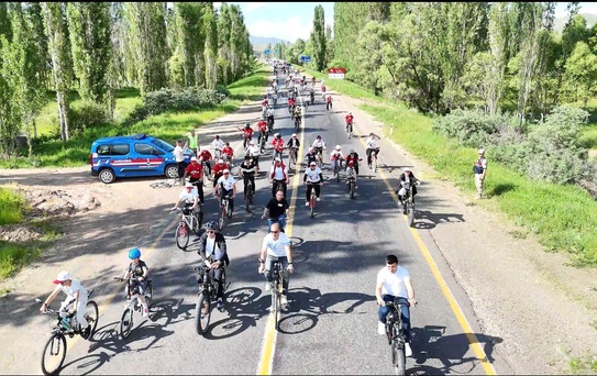Narman'da doğa ve spor Peri Bacaları'nda buluştu