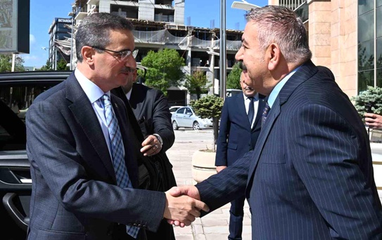 Vali Aydın Baruş Palandöken'de