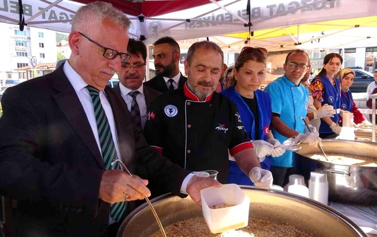 Yozgat Belediyesinden aşure ikramı