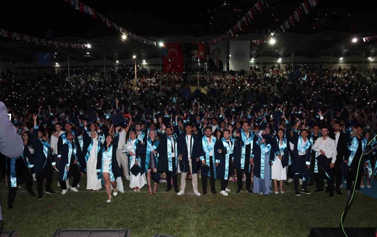 ALKÜ'den 2 bin 705 mezun coşkuyla uğurlandı