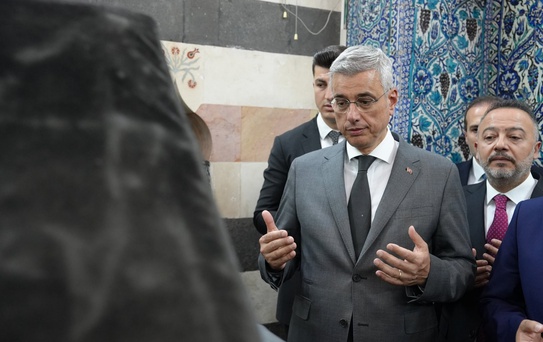Bakan Memişoğlu'ndan Şam'da cuma namazı