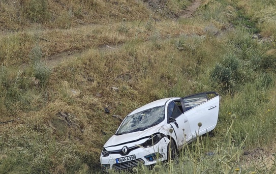 Solhan'da Otomobil Şarampole Devrildi: 1 Yaralı