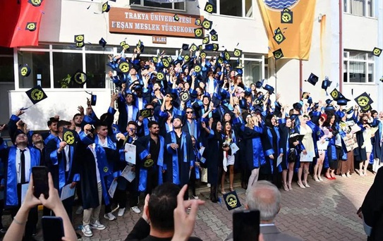 Trakya Üniversitesi Mezuniyet Töreni Düzenlendi