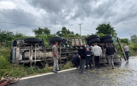 Taraklı'da Beton Mikseri Devrildi