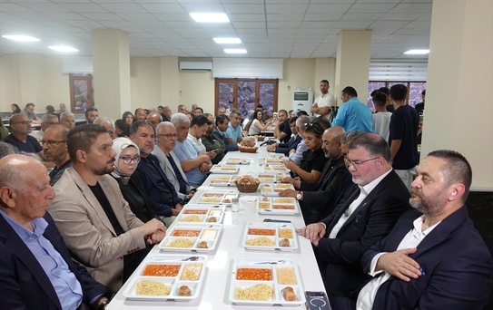AK Parti İzmir İl Başkanı Cemevi'nde Muharrem Programında