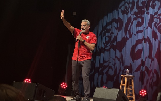 Bassem Youssef İstanbul'da Gülümsetti