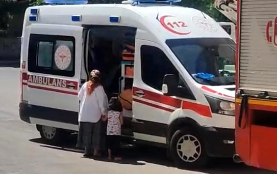 Batman'da ev yangınında 2 kişi dumandan etkilendi