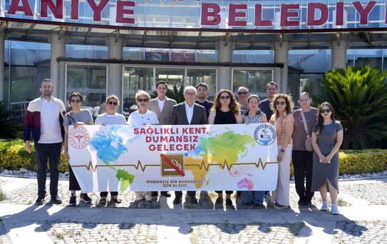 Burhaniye'de bağımlılıkla mücadelede farkındalık afişleri tanıtıldı