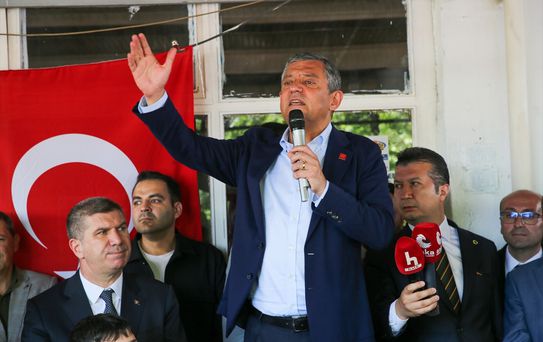 Özgür Özel Burdur'da Partililerle Buluştu