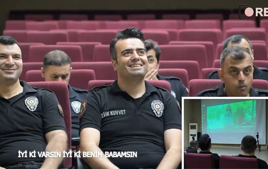 Polislere evlatlarından Babalar Günü sürprizi