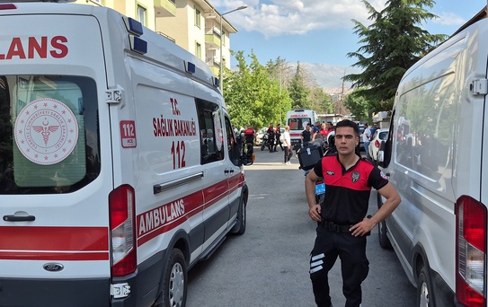 Bir kızını öldürdü, eşi ve diğer kızını ağır yaraladı
