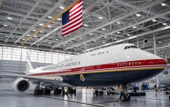 Trump Yeni Air Force One'ı Tanıttı