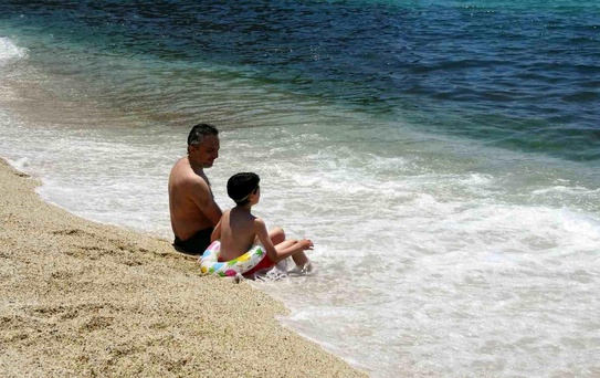 Alanya'da Yaz Sıcakları Plajları Canlandırdı