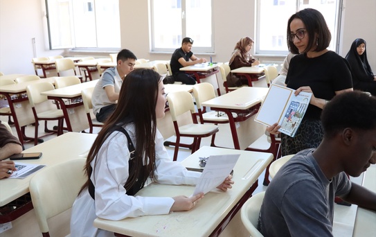 Kazak öğrenci, 5 yılda Türkçe öğrenip bölüm birincisi oldu