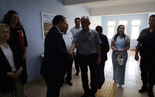 Vize Kaymakamı şehit ailesini ziyaret etti