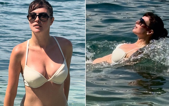 Melis Sezen tatilde! Bikinili pozlarına yorum yağdı