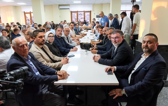 AK Parti'den Harmandalı Cemevi'nde Muharrem Lokması