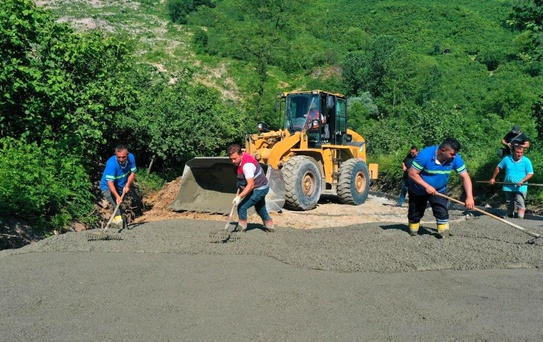 Ordu'da heyelan sonucu açılan alternatif yol betonla güçlendirildi