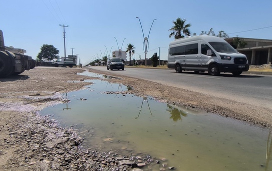 Silopi'de kanalizasyon suları 6 yıldır İpek Yolu Bulvarı'na akıyor